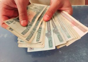 کمک نزدیک به هفت میلیون افغانی به خانواده‌های نیازمند در بادغیس