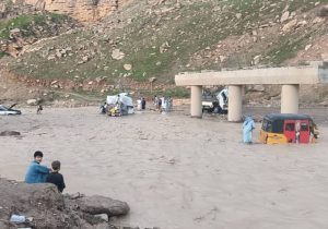 تخریب بخشِ از جاده قلعه‌نو–هرات بر اثر سیل؛ شهروندان بادغیس نسبت به انسداد این جاده هشدار می‌دهند