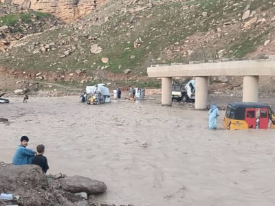 تخریب بخشِ از جاده قلعهنو–هرات بر اثر سیل؛ شهروندان بادغیس نسبت به انسداد این جاده هشدار میدهند