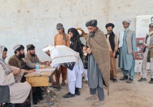 کمک نقدی ۱۵ میلیون افغانی به صدها کشاورز در بادغیس