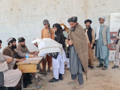 کمک نقدی ۱۵ میلیون افغانی به صدها کشاورز در بادغیس